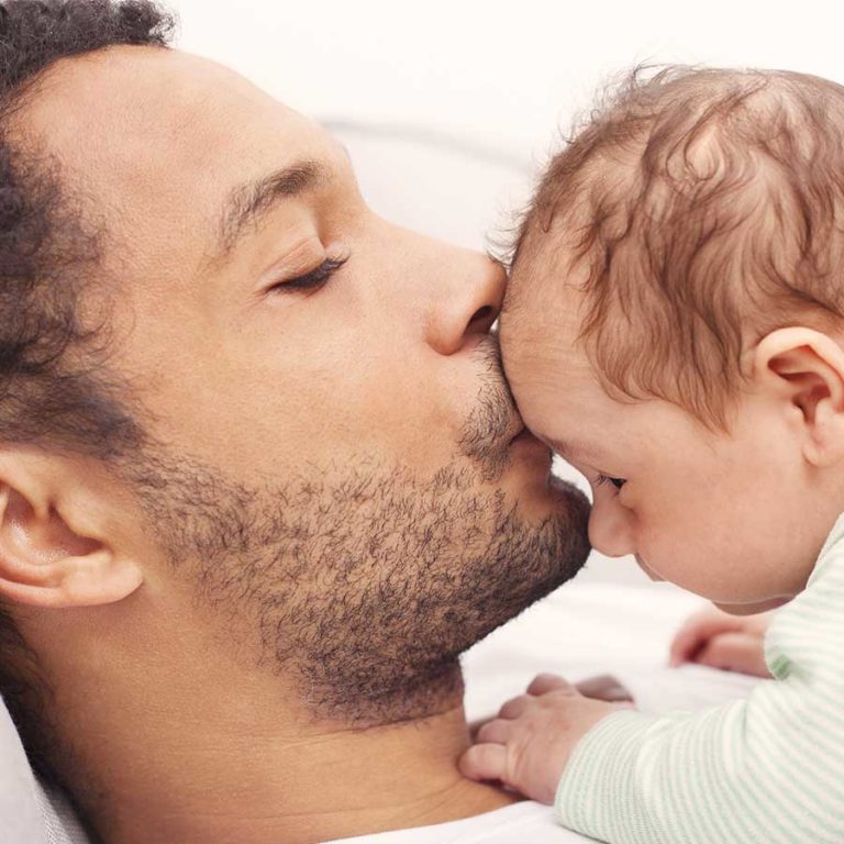 12 Ways for dad to bond with baby